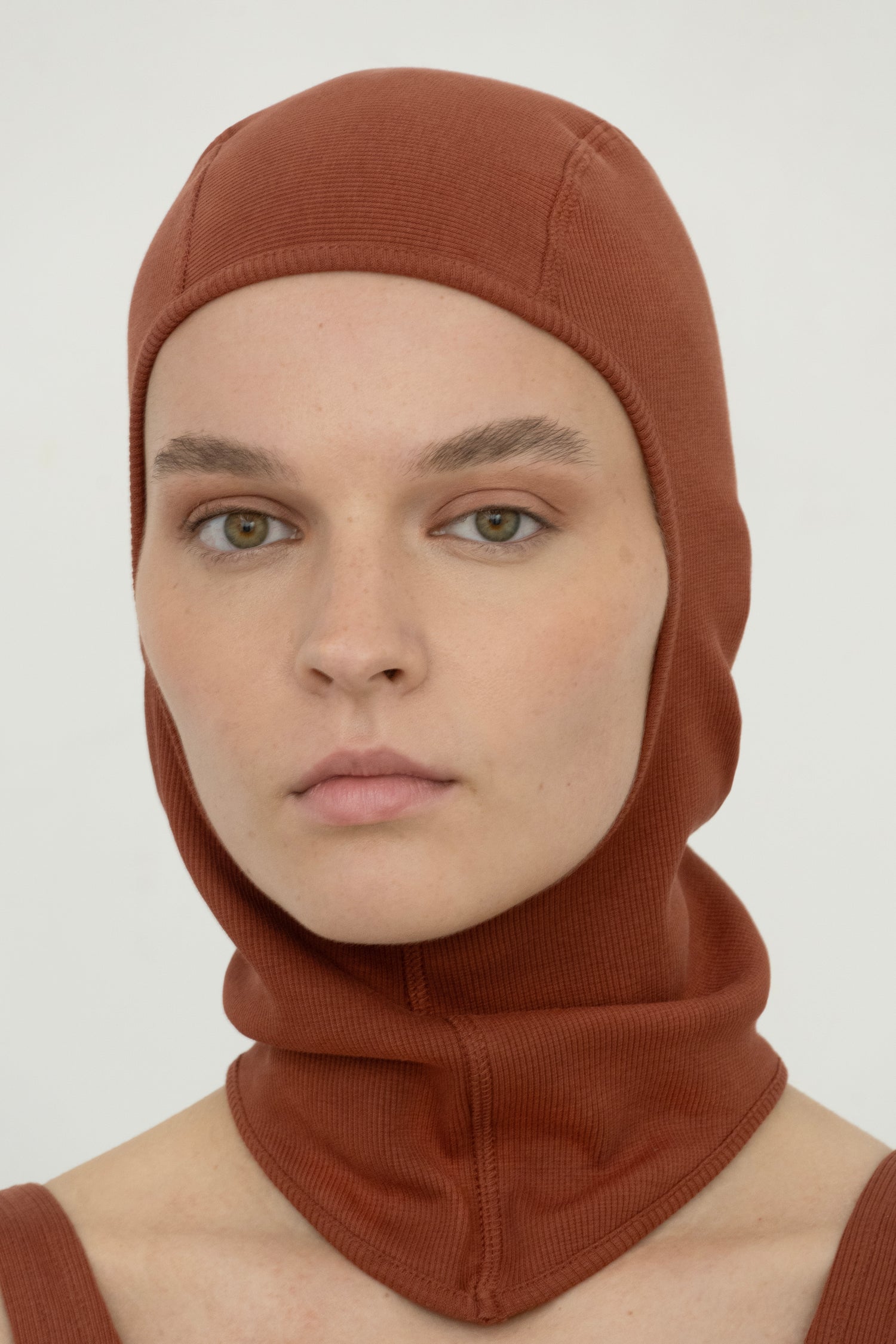 Lilith Balaclava in Organic Cotton in Red Soil